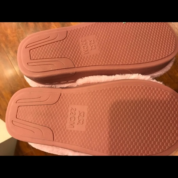 Blush slippers - Picture 2 of 3